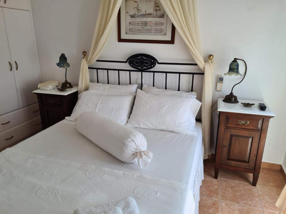 Milos Sun Villa Peran Triovasalos Exteriör bild