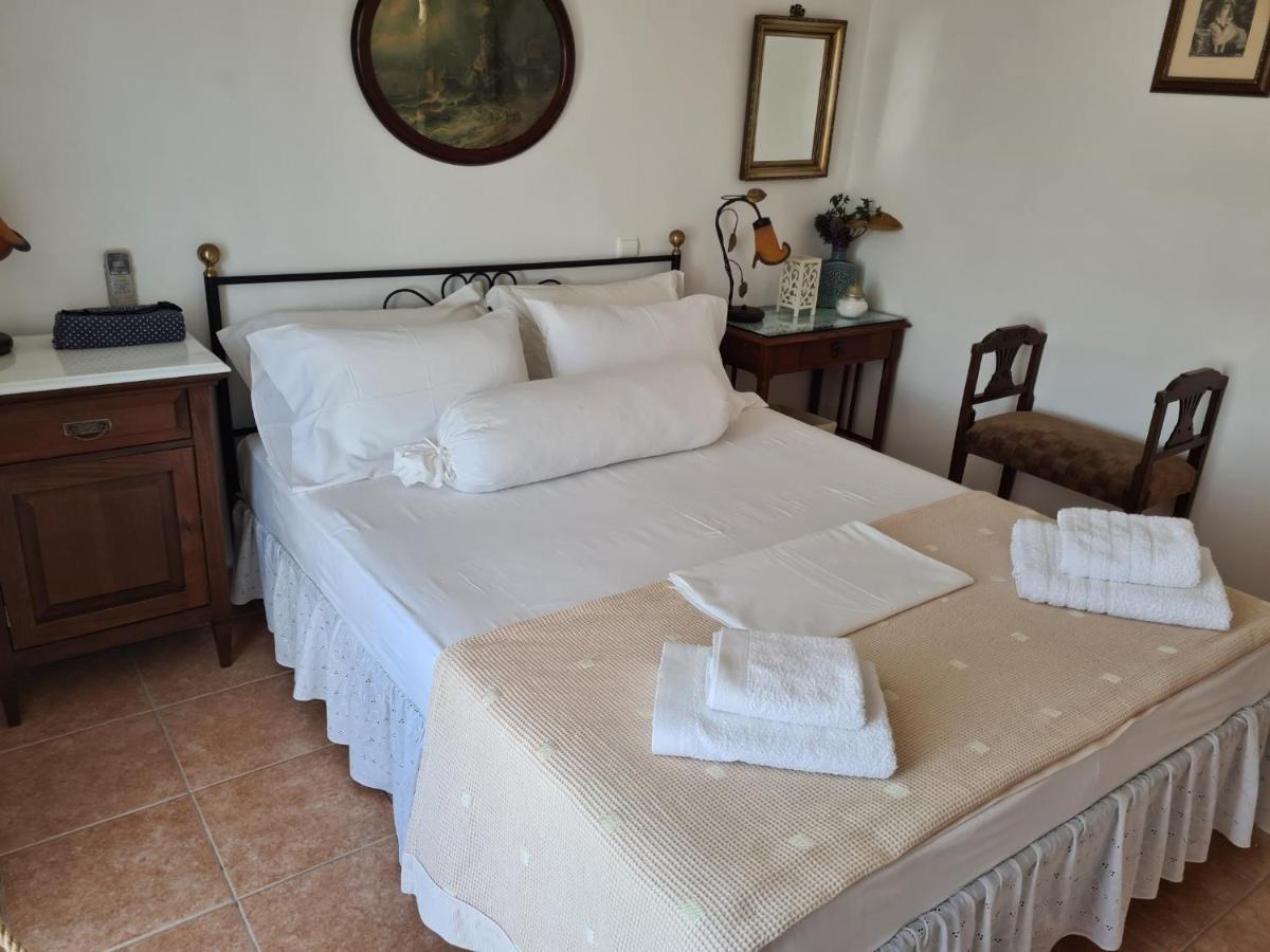 Milos Sun Villa Peran Triovasalos Exteriör bild
