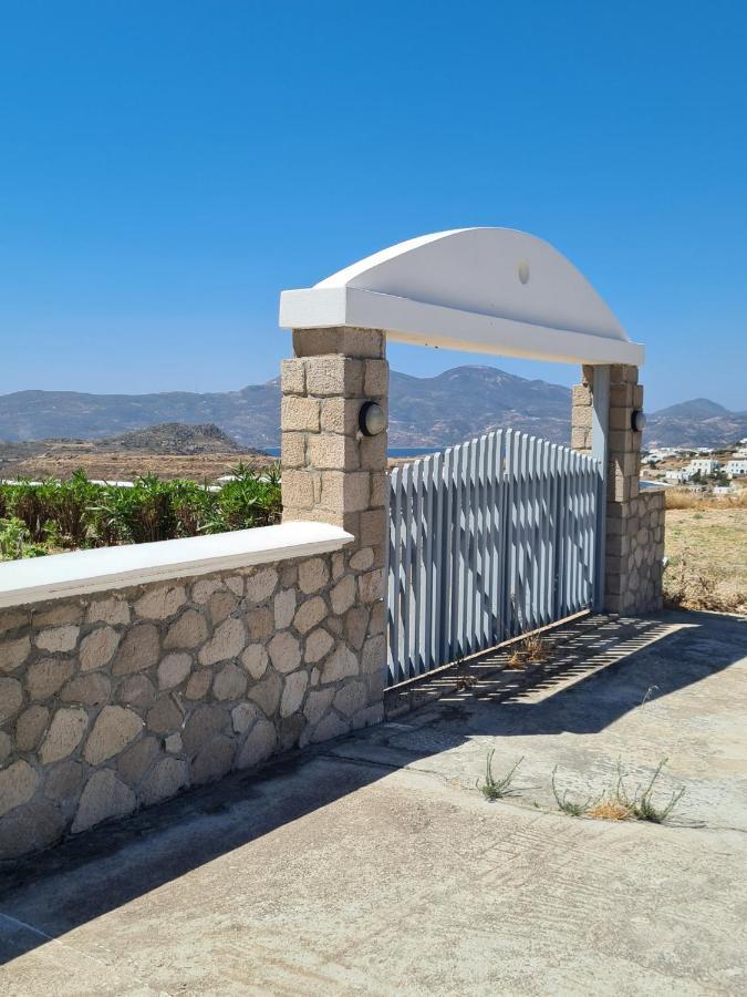 Milos Sun Villa Peran Triovasalos Exteriör bild