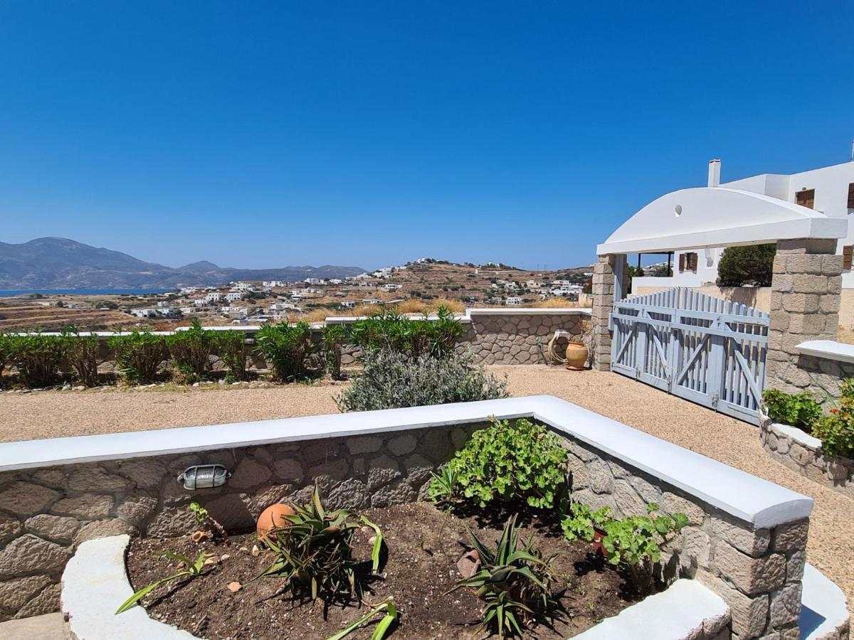 Milos Sun Villa Peran Triovasalos Exteriör bild