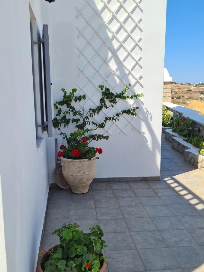 Milos Sun Villa Peran Triovasalos Exteriör bild