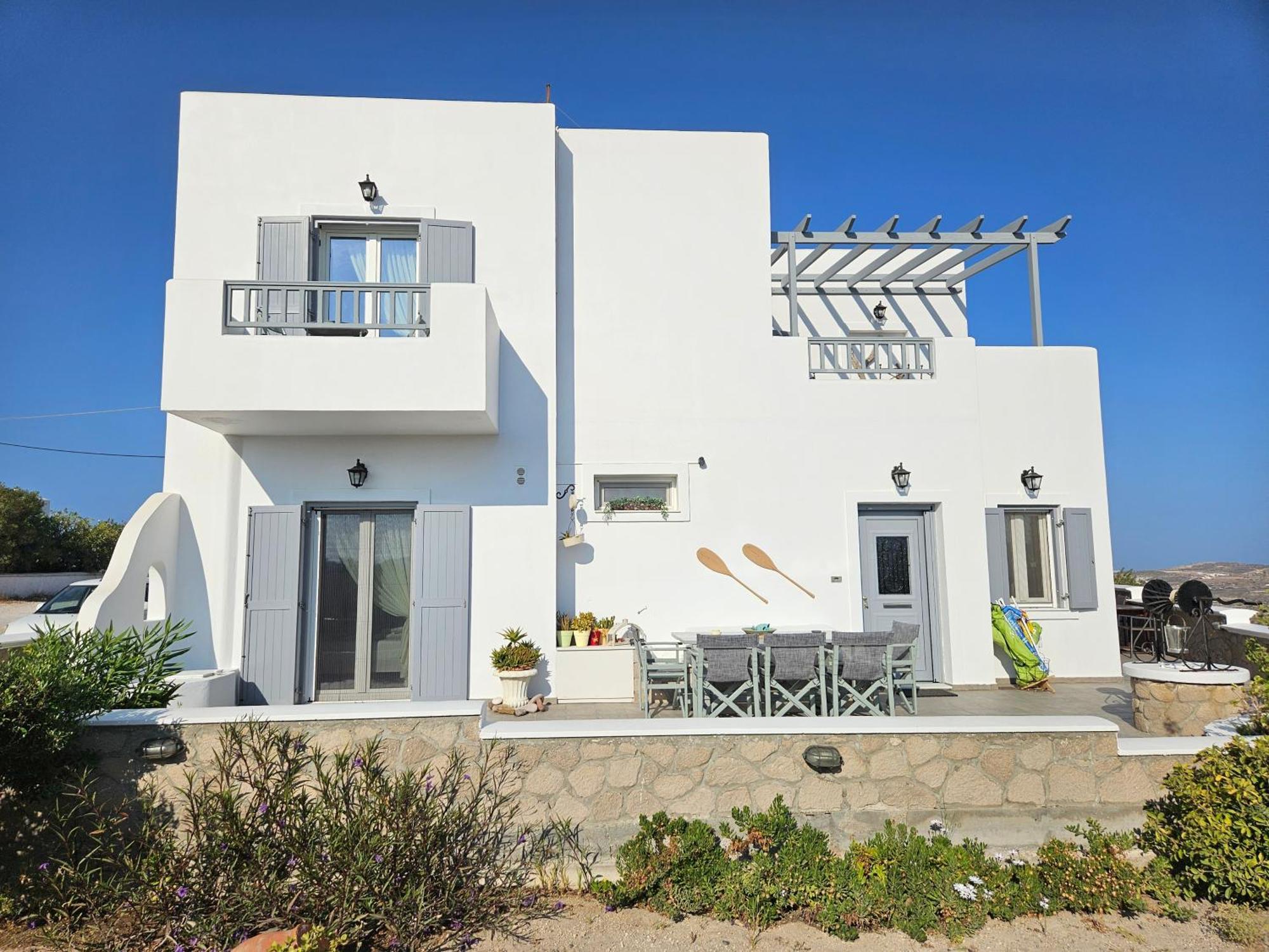 Milos Sun Villa Peran Triovasalos Exteriör bild
