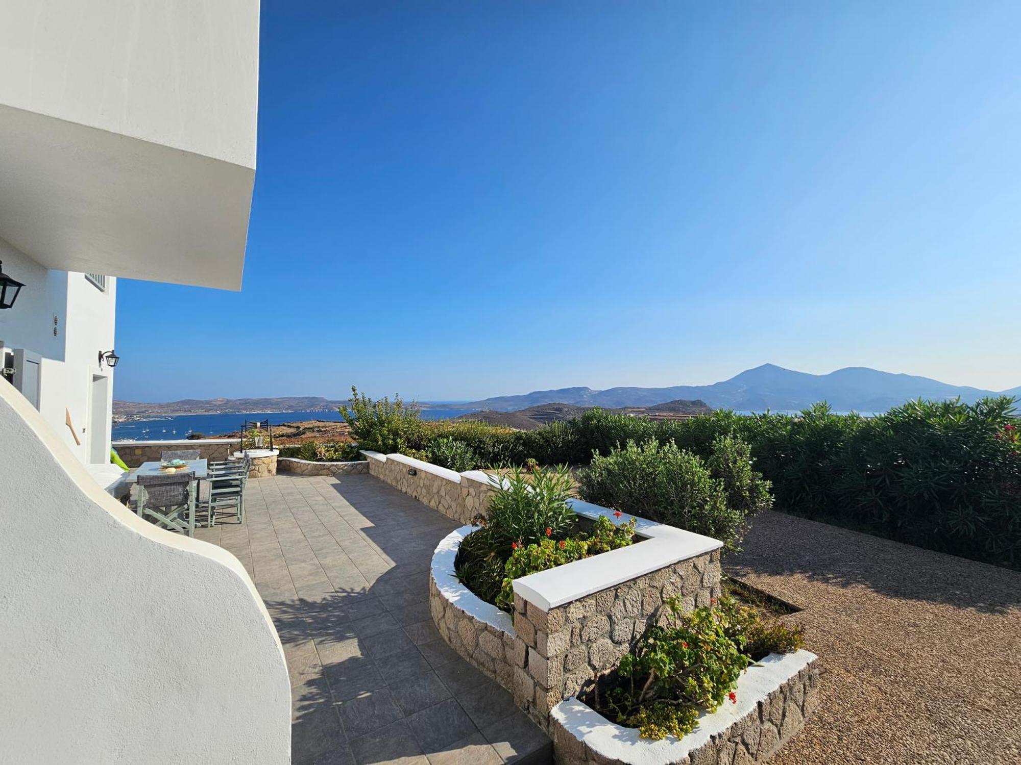 Milos Sun Villa Peran Triovasalos Exteriör bild